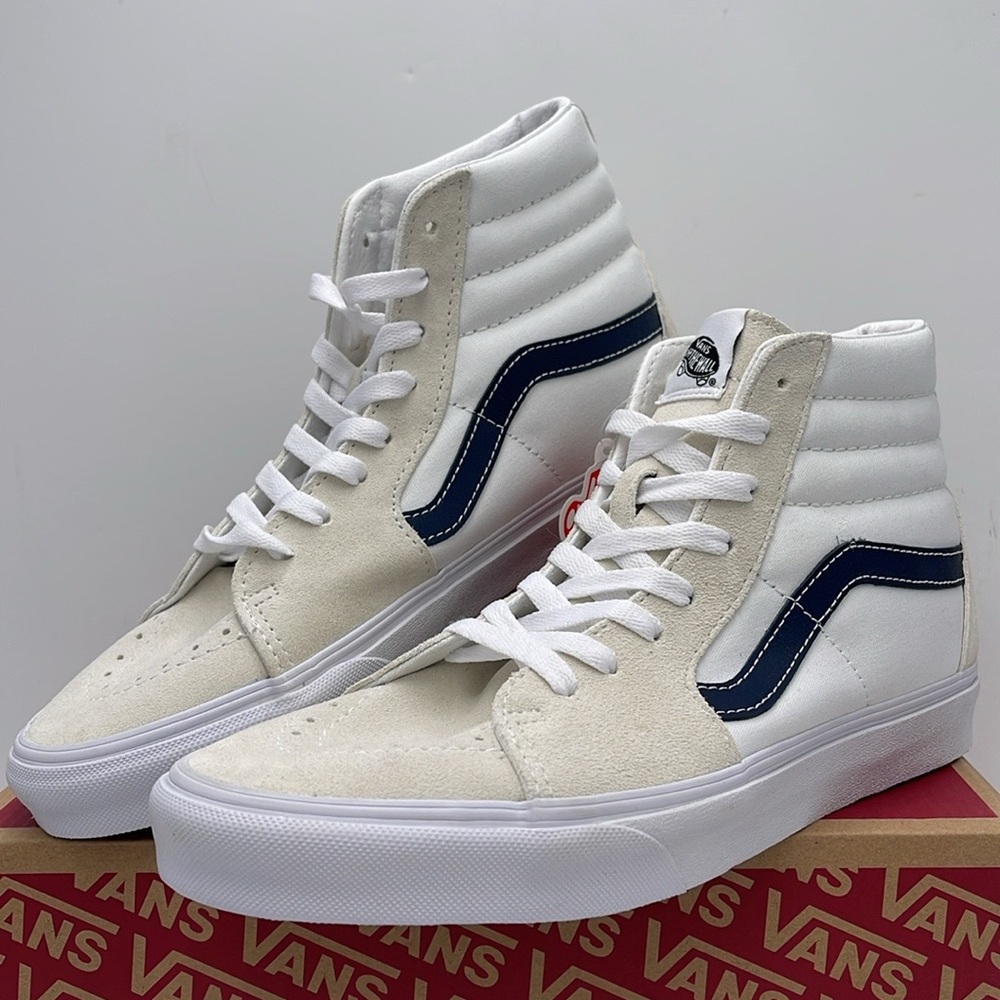 Vans WMNS Sk8-Hi (Classic Sport) Dress Blue
VN0A32QG9YG
White High-Top Sneakers - Picture 7 of 16